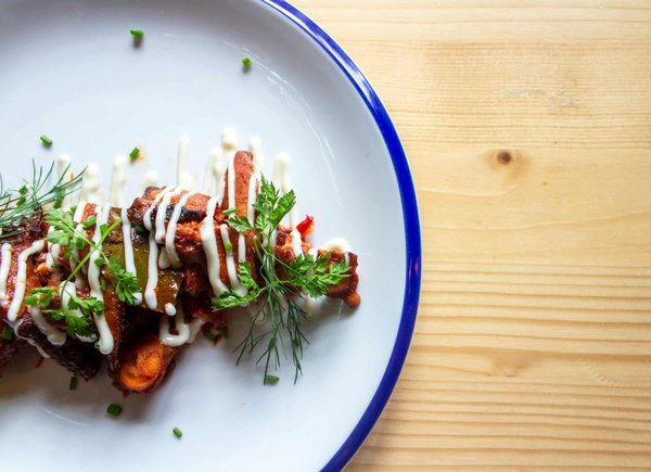 Comment utiliser des techniques de fermentation pour proposer des plats innovants dans un restaurant végétalien?